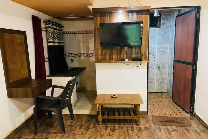 Room 6 of 25
