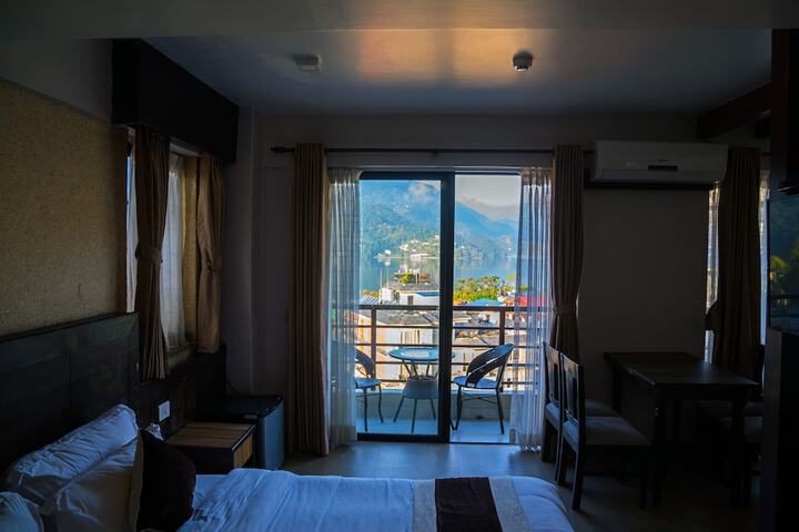 Room 52 of 116