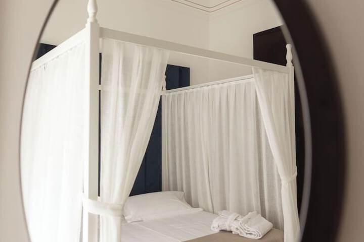Room 32 of 92