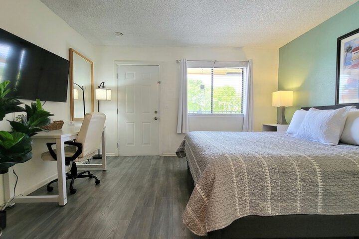 Room 8 of 32