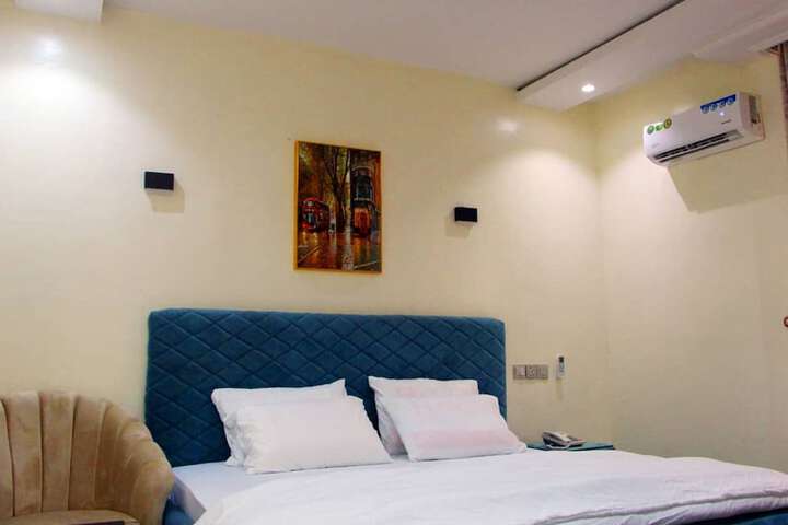 Room 3 of 15
