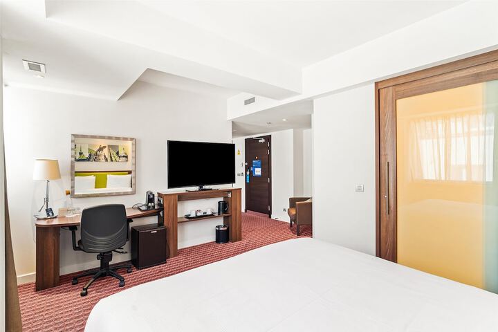 Room 28 of 60