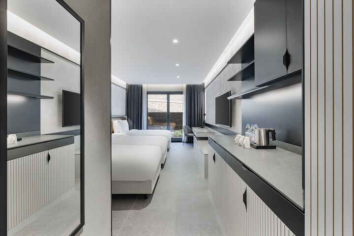 Room 13 of 89