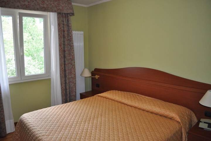 Room 27 of 69