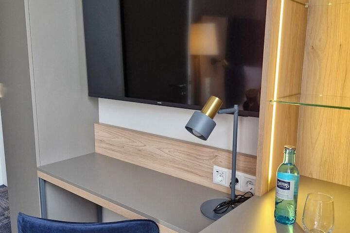 Room 8 of 48