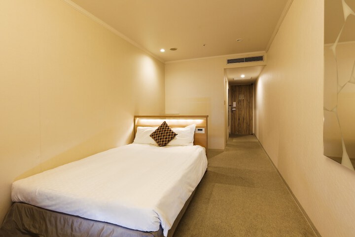 Room 11 of 145