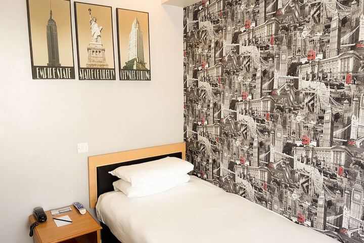 Room 10 of 142
