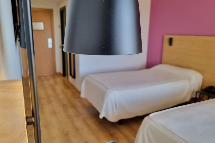 Room 6 of 27