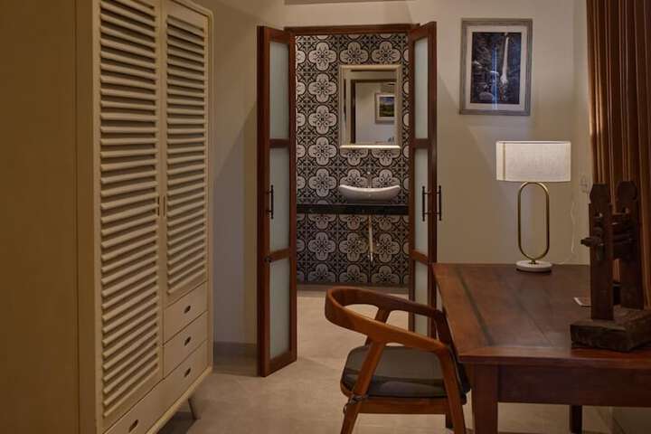 Room 11 of 34