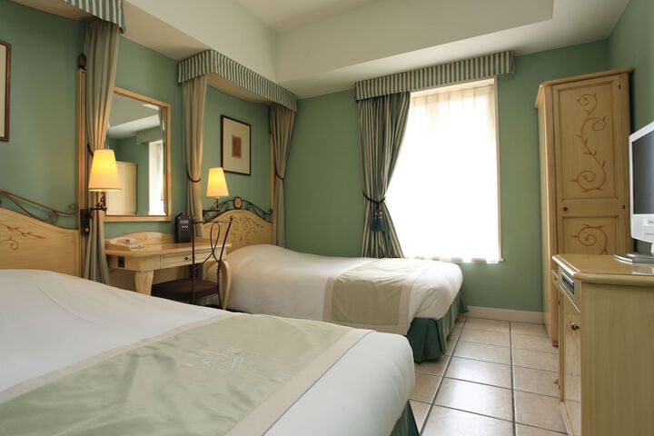 Room 6 of 43