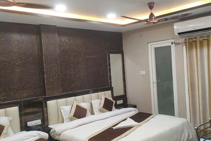 Room 11 of 31