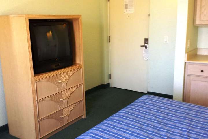 Family Room 2 Double Beds (7 of 10)