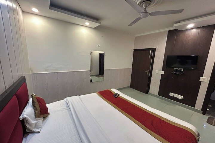Room 6 of 19