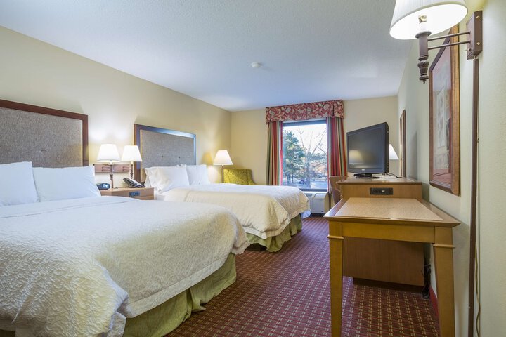 2 Queen Beds (5 of 8)