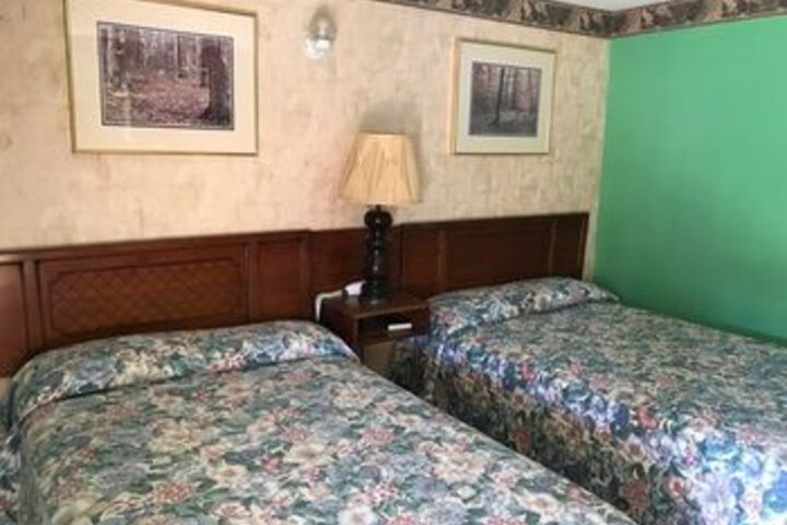 Room 6 of 13