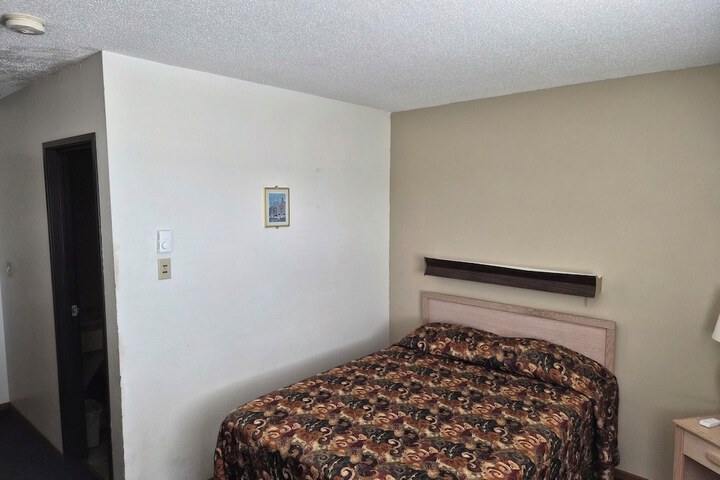 Room 8 of 19