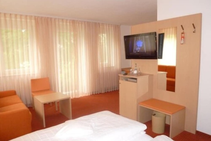Room 10 of 48
