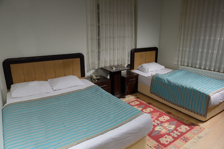 Room 6 of 13