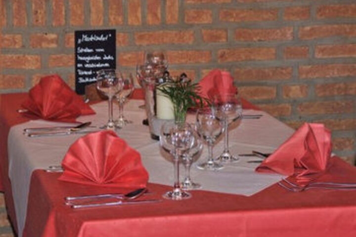 Dining 12 of 13