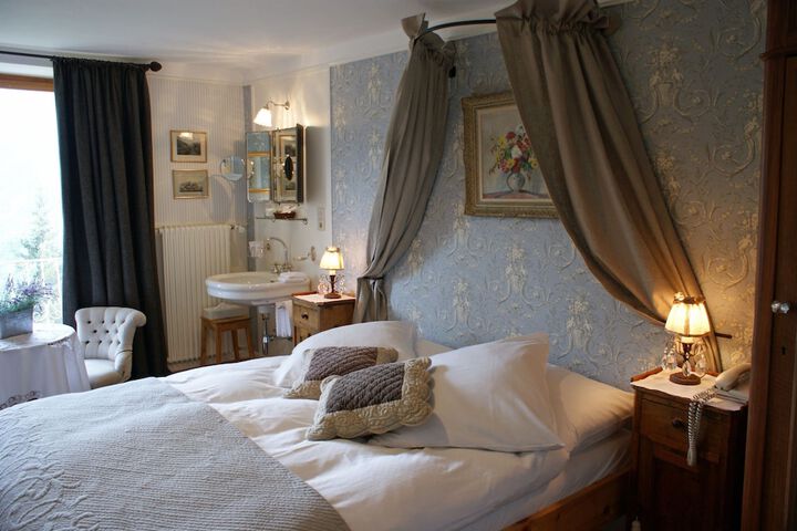 Room 5 of 42