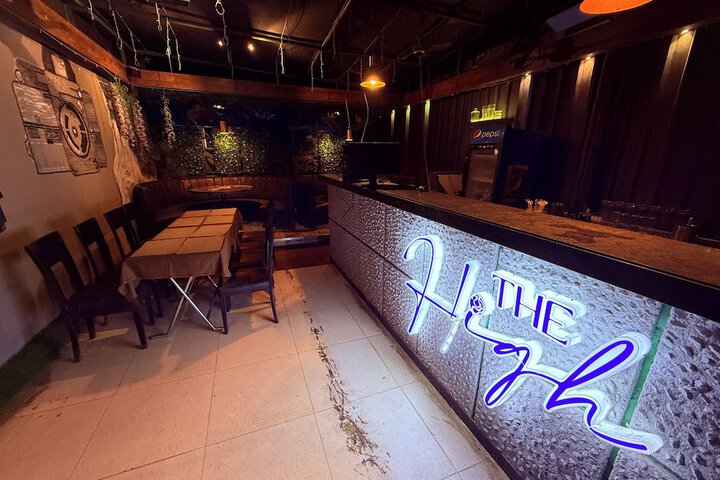 Lounge 45 of 62
