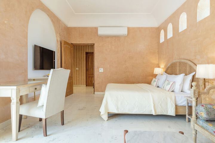 Room 27 of 67