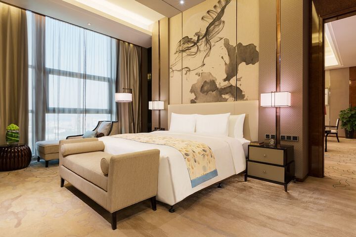 Room 4 of 43