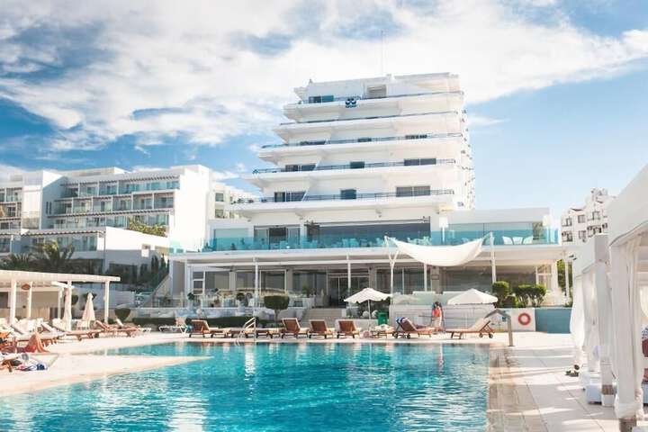 Pools & Facilities
