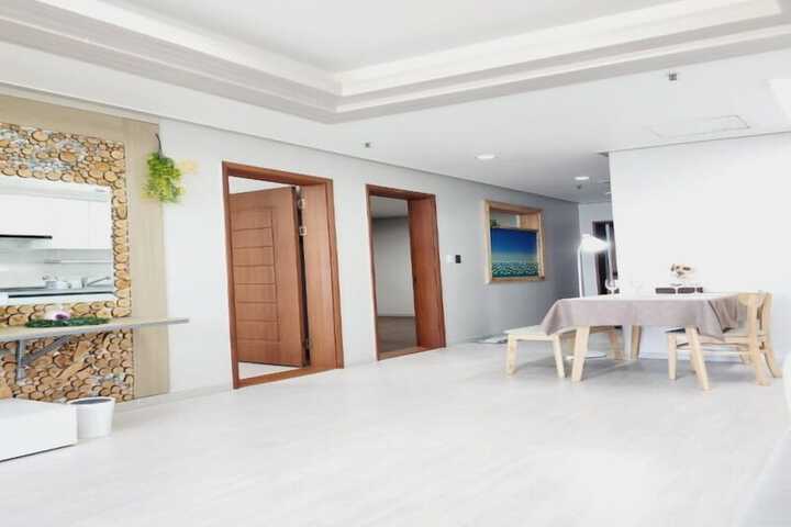 Room 11 of 45