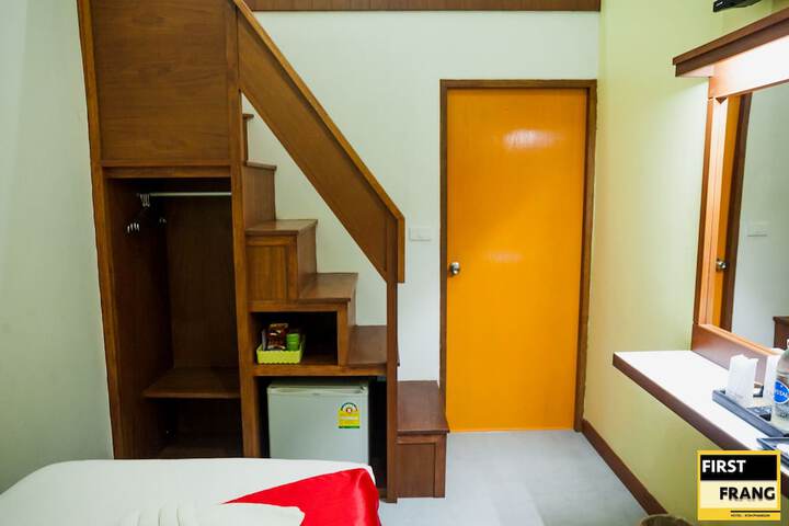 Room 27 of 92