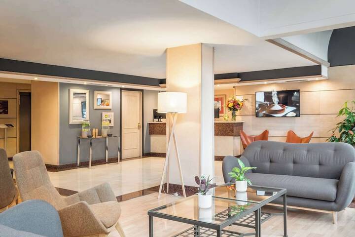 Entrance & Lobby