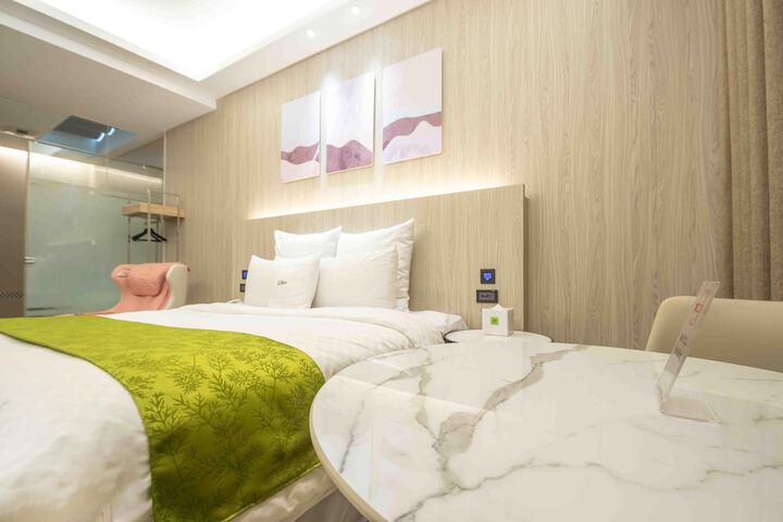 Room 6 of 37