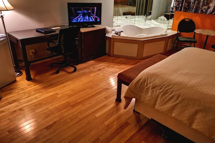 Room 27 of 63