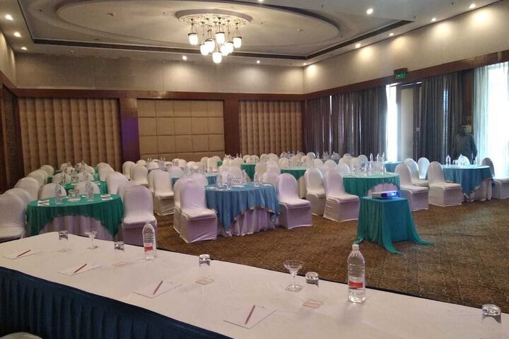Ballroom/Hall 85 of 115
