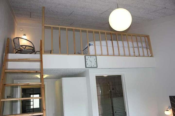 Room 16 of 36