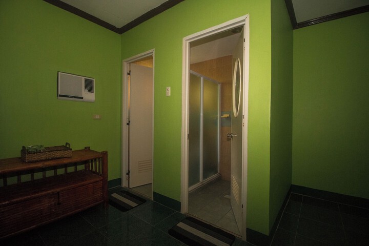 Room 66 of 210