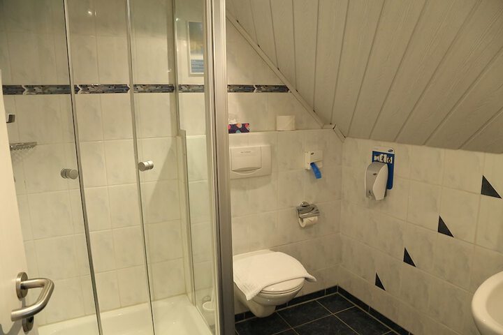 Room 8 of 24