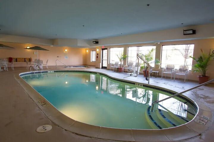 Pool Hotel