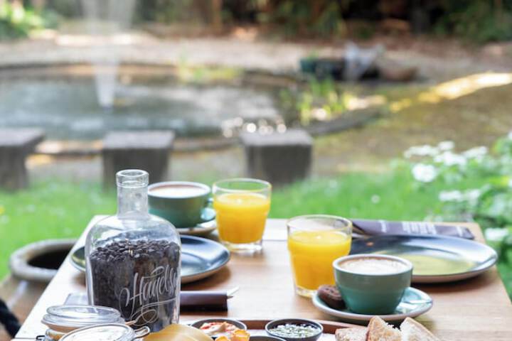 Breakfast/Coffee Service 33 of 51