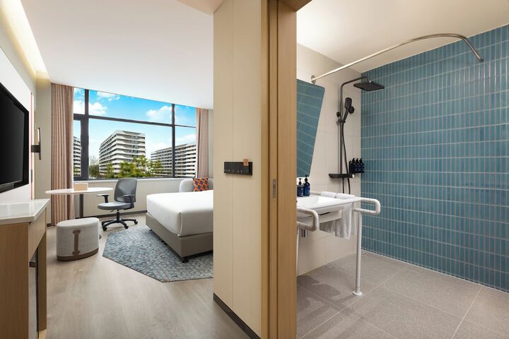 Room 21 of 37
