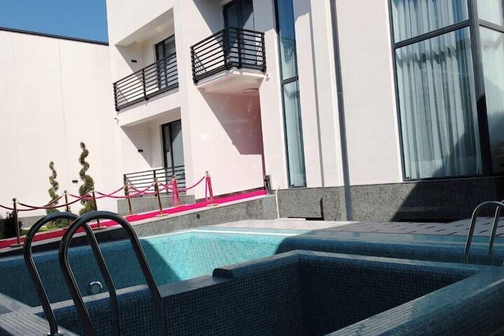 Pool 35 of 49