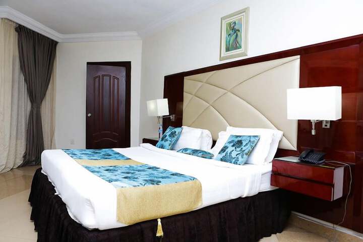 Room 12 of 36