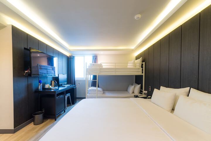 Room 33 of 62