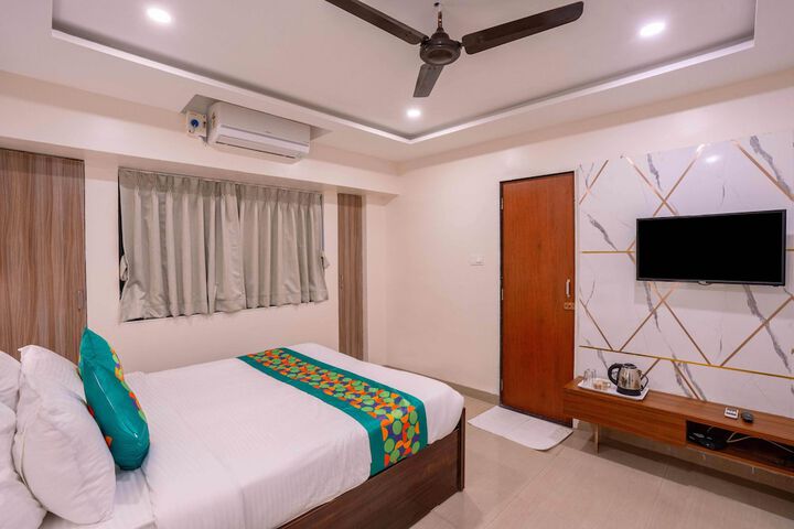 Room 9 of 31