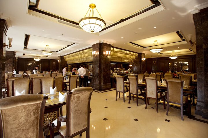 Dining 34 of 46