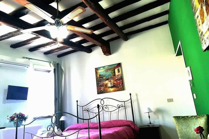 Room 6 of 51