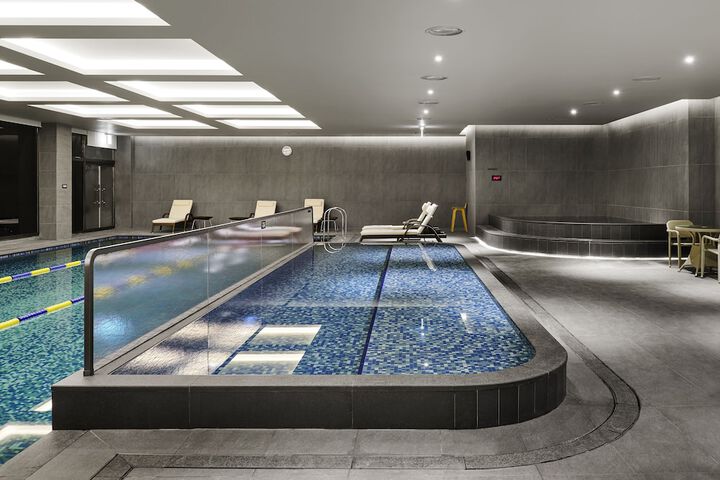 Hotel Pool
