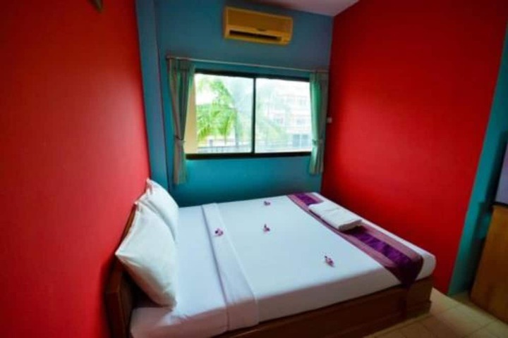 Room 6 of 30