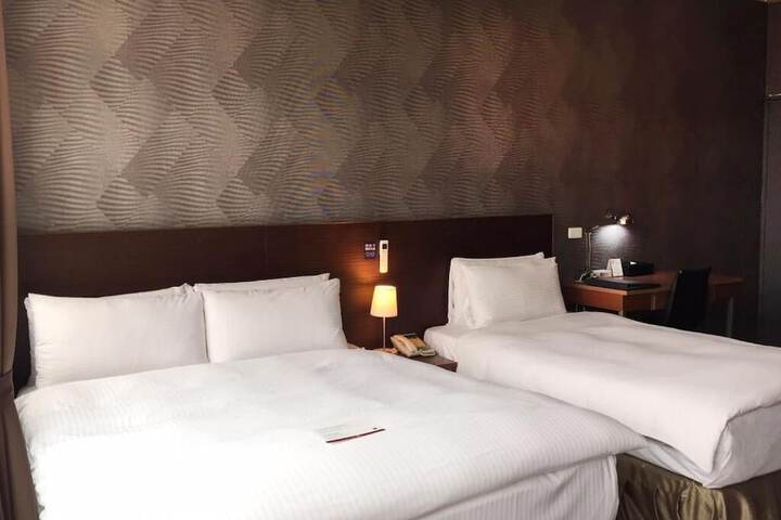 Room 12 of 38