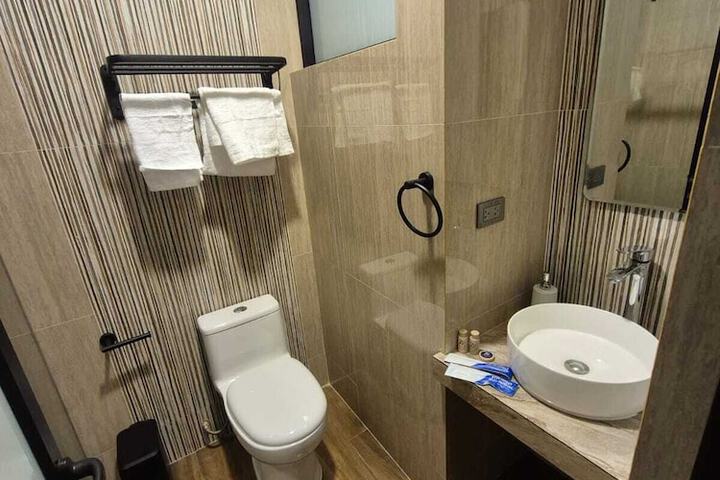 Room 4 of 17